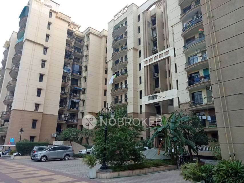4+ BHK Flat In Purvanchal Silver City 2 for Rent  In Sector Pi2