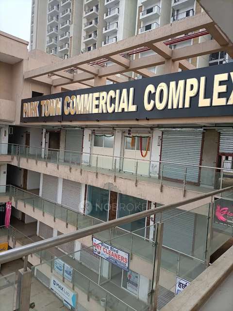 Shop in Aditya Park Town, Ghaziabad for sale 