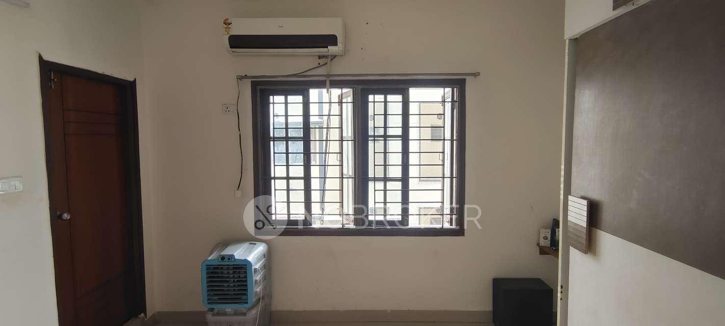 Single Room for  In 3 BHK  In Surya Towers 1 In Kondapur