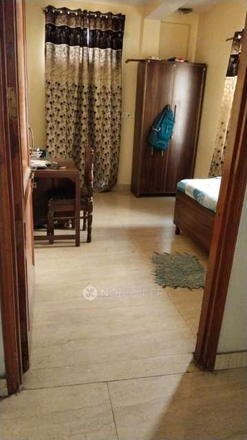 Single Room for Female In 3 BHK  In Vijay Chowk