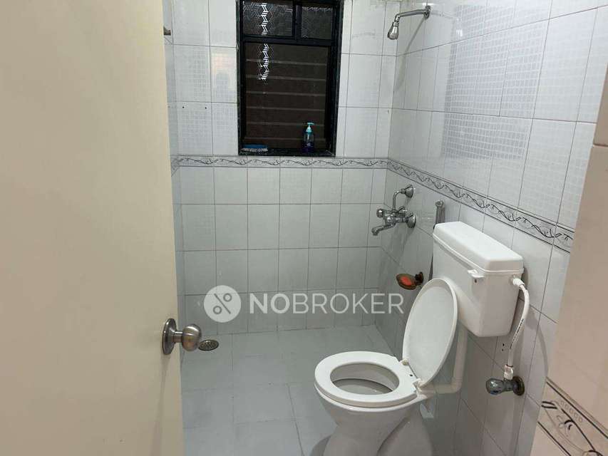 3 BHK Flat In Silver Dale Co Op Hsg Socy Bt Kawade Road for Rent  In Bt Kawade Bus Stop