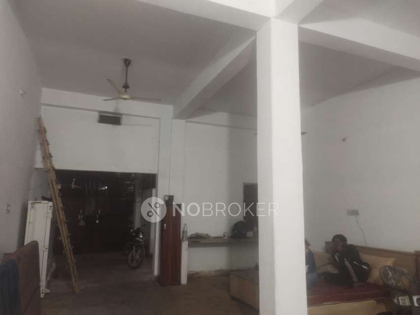 Godown/Warehouse in Khazoori Khas, Delhi for Rent 
