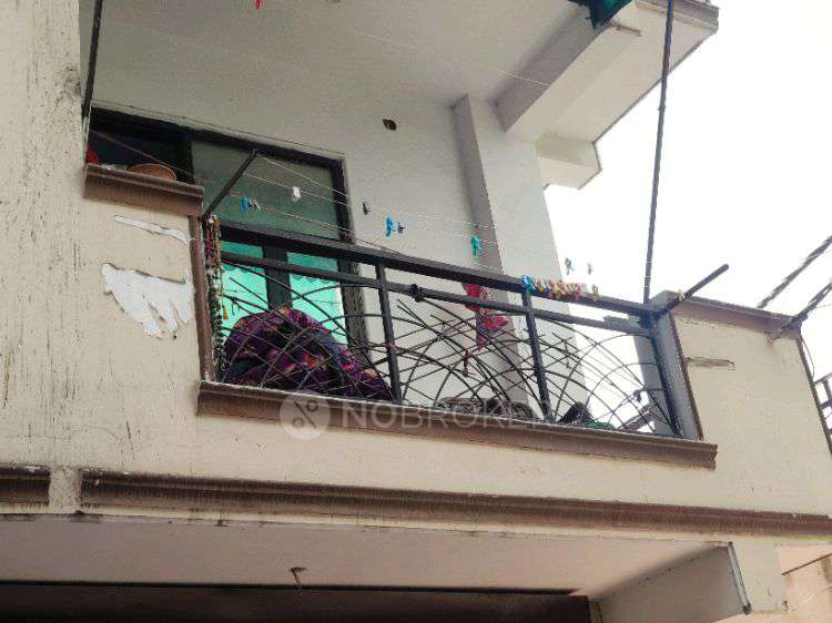 2 BHK Flat In Krishna Niwas for Rent  In Dwarka Sec-8 Park