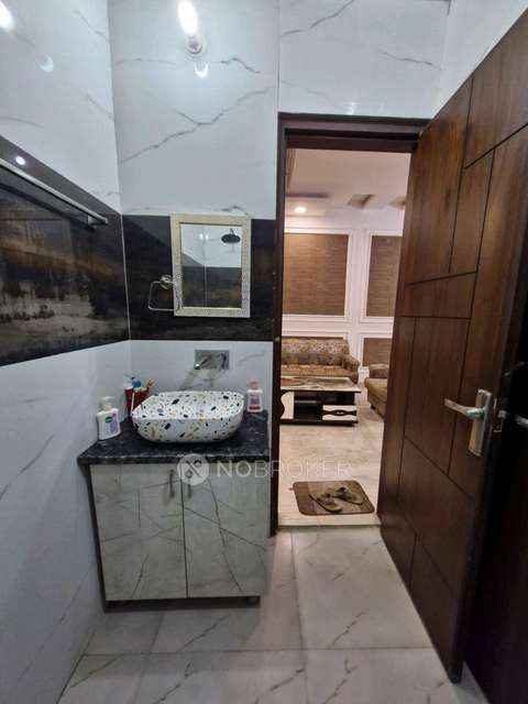Single Room for Male In 3 BHK  In Shakti Khand 2 In Indirapuram