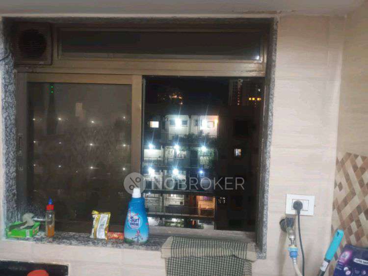 2 BHK Flat In Manish Sonal Chs Ltd For Sale  In 38, Manish Nagar Road