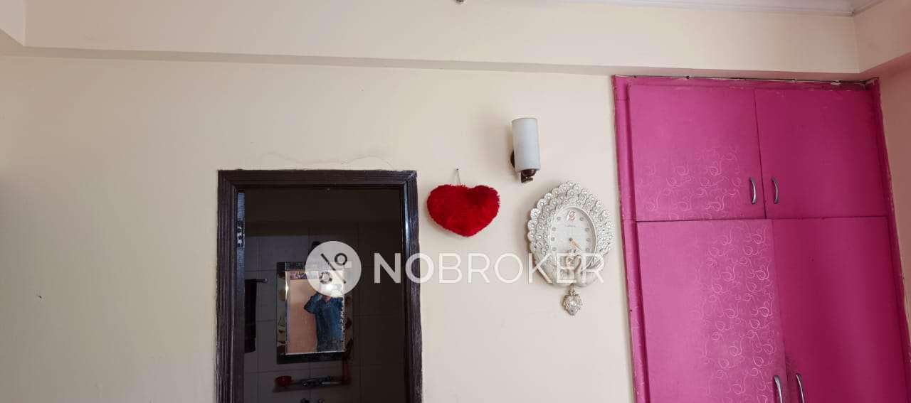 2 BHK Flat In Mahagun Mascot For Sale  In Crossings Republik