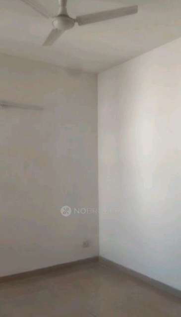 2 BHK Flat In Mahagun Mywoods  for Rent  In Ma