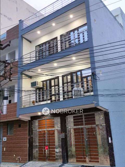 2 BHK Flat In Ashoka Building  for Rent  In Sector 39,