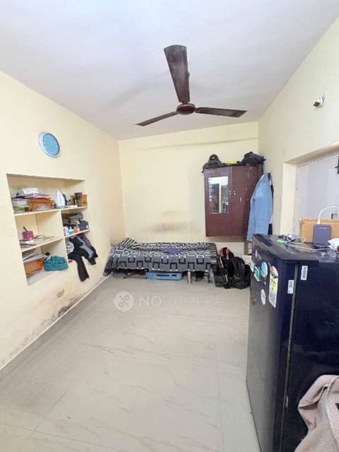 1 RK Flat In Sat Manzil for Rent  In V Care Hospital