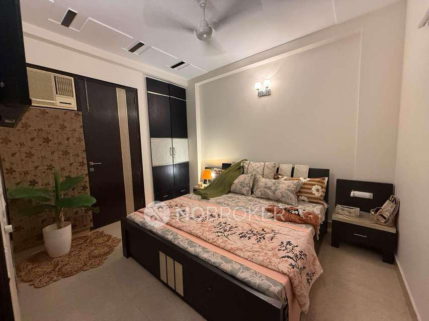 3 BHK Flat In Standalone Building  For Sale  In Chittaranjan Park