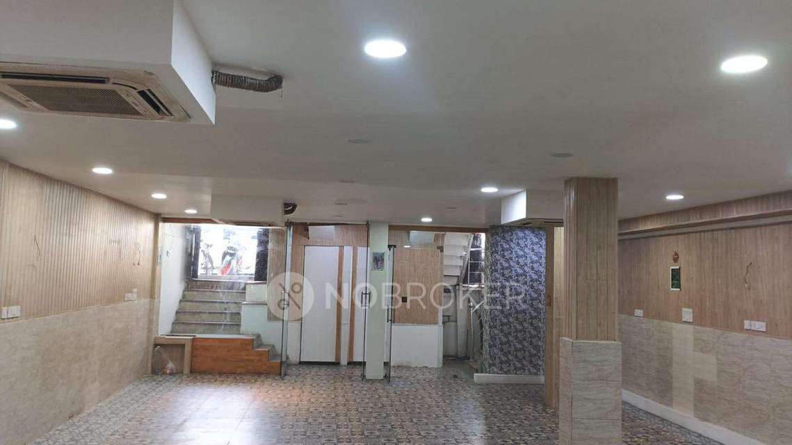Showroom in Chittaranjan Park, Delhi for Rent 