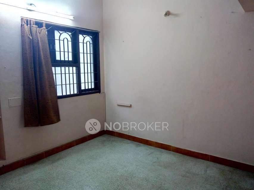 2 BHK Flat In Kala Flats, Vadapalani for Rent  In Shakespeare Matriculation School