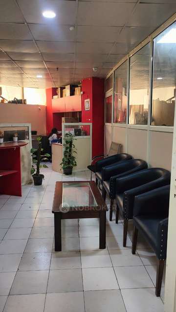 Office Space in Om Tower, Greater Noida for Rent 