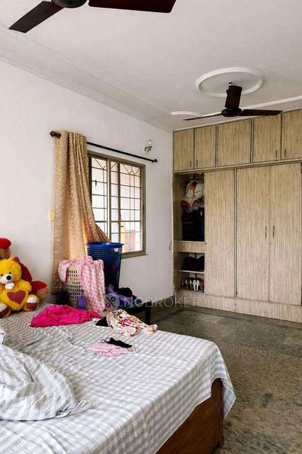 Shared Room for Female In 2 BHK  In Sangamvadi,