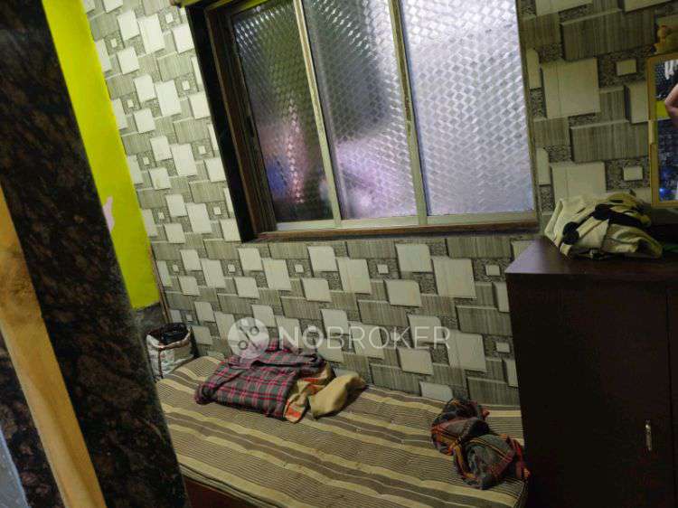 2 BHK Flat In Decent House For Sale  In Santacruz East