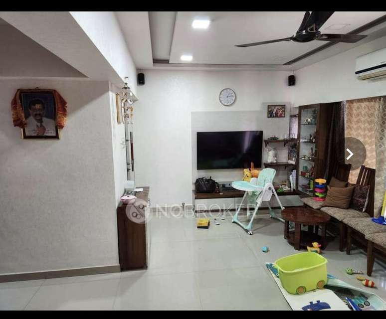 2 BHK Flat In Neelkamal Heights Borivalli, Borivali West For Sale  In Borivali West