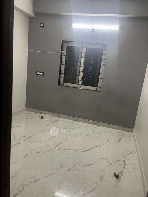 Shared Room for Female In 2 BHK  In Zr Alcazar Plaza And Towers, Banjara Hills In Banjara Hills