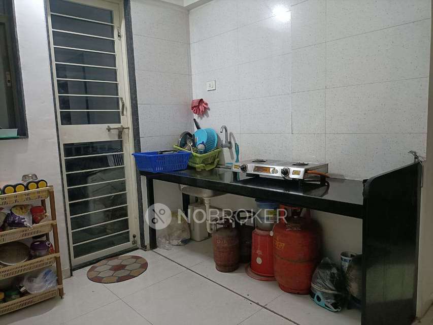 Single Room for Female In 2 BHK  In Bhalchandra Upwan In Bhalchandra Upvan, Nb Bhondve Group