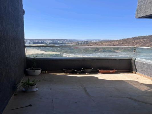 Single Room for Female In 2 BHK  In Highmont Socitey In Hinjawadi