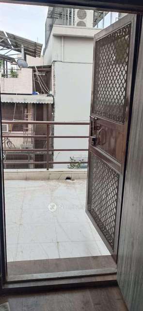 2 BHK Flat In Dda Mig Flats for Rent  In Rohini Sector 18