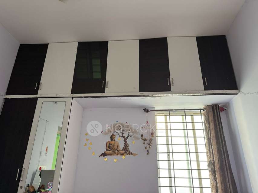 Single Room for Female In 2 BHK  In Banaswadi