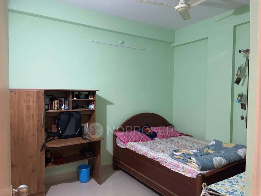 Single Room for Female In 3 BHK  In Splendid Elite In  Haralur, Bengaluru