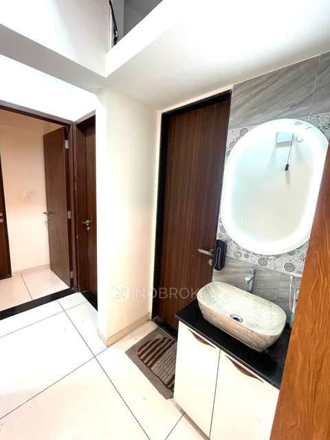 Shared Room for Female In 3 BHK  In Vilas Yashwin Encore In Hotel Tiptop International