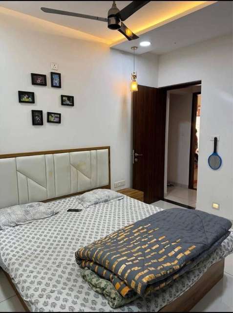 Shared Room for Female In 3 BHK  In Vilas Yashwin Encore In Hotel Tiptop International