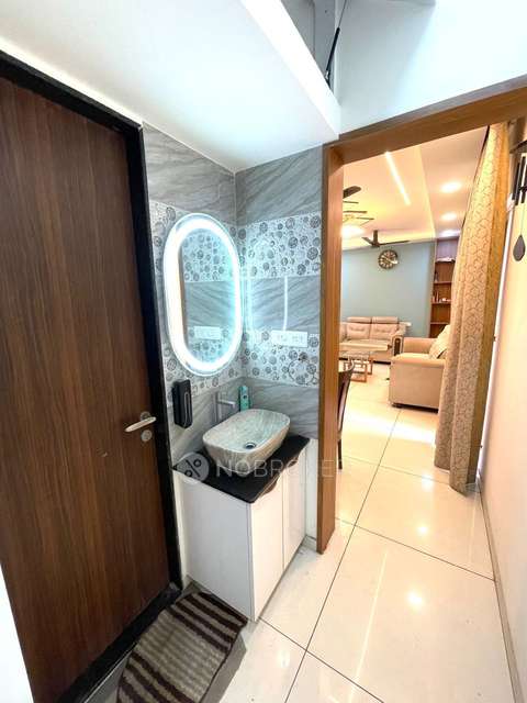 Shared Room for Female In 3 BHK  In Vilas Yashwin Encore In Hotel Tiptop International