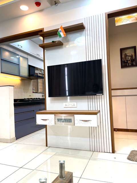 Shared Room for Female In 3 BHK  In Vilas Yashwin Encore In Hotel Tiptop International