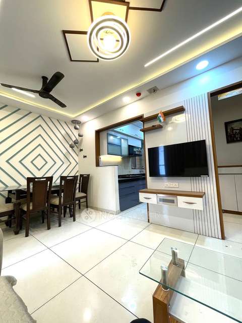 Shared Room for Female In 3 BHK  In Vilas Yashwin Encore In Hotel Tiptop International