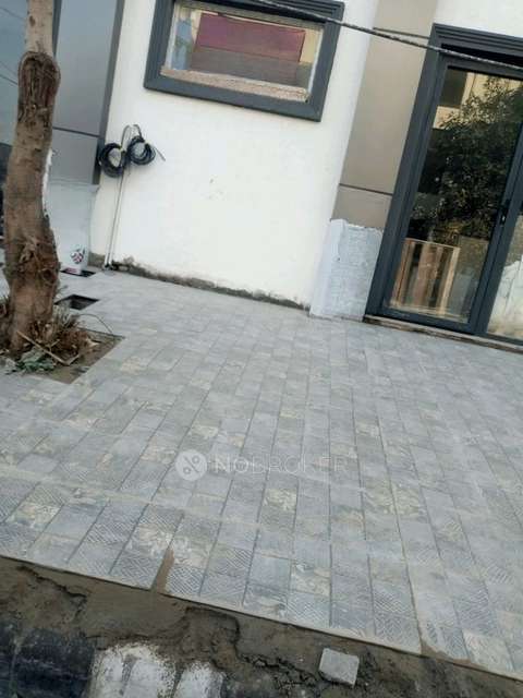 1 BHK Flat In Standalone for Rent  In Sector 57