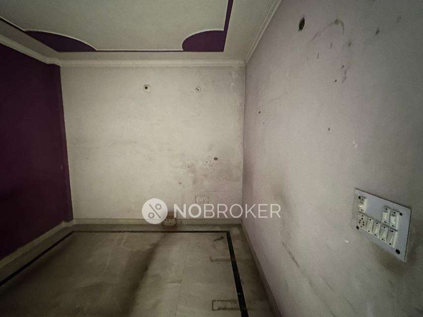 4+ BHK Flat For Sale  In Laxmi Nagar