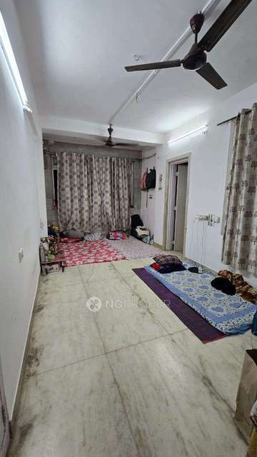 Single Room for Female In 2 BHK  In Standlone In  Santacruz (west)