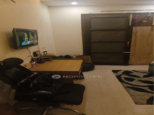 Single Room for Male In 4 BHK  In Sector 55