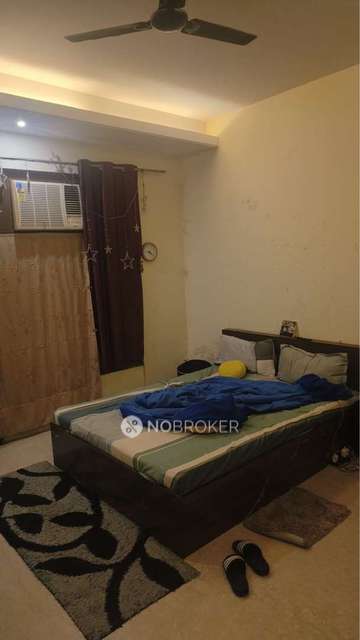 Single Room for Male In 4 BHK  In Sector 55