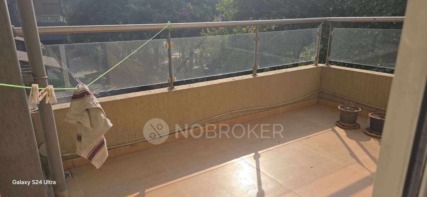 Single Room for Female In 3 BHK  In Prithvi Presidio, Hadapsar In Magarpatta Road