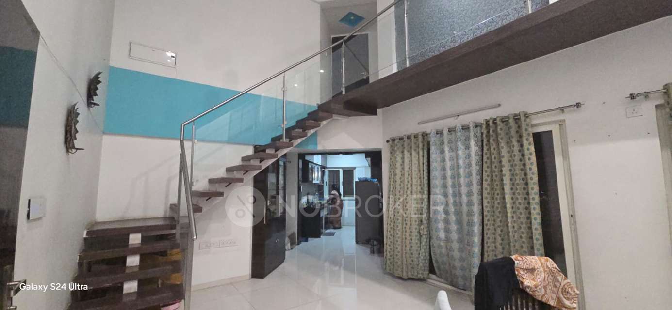 Single Room for Female In 3 BHK  In Prithvi Presidio, Hadapsar In Magarpatta Road