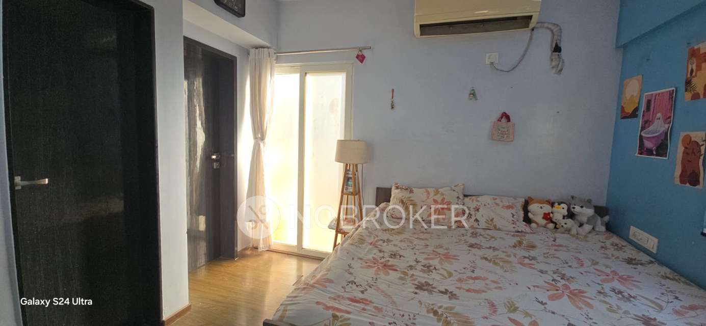 Single Room for Female In 3 BHK  In Prithvi Presidio, Hadapsar In Magarpatta Road