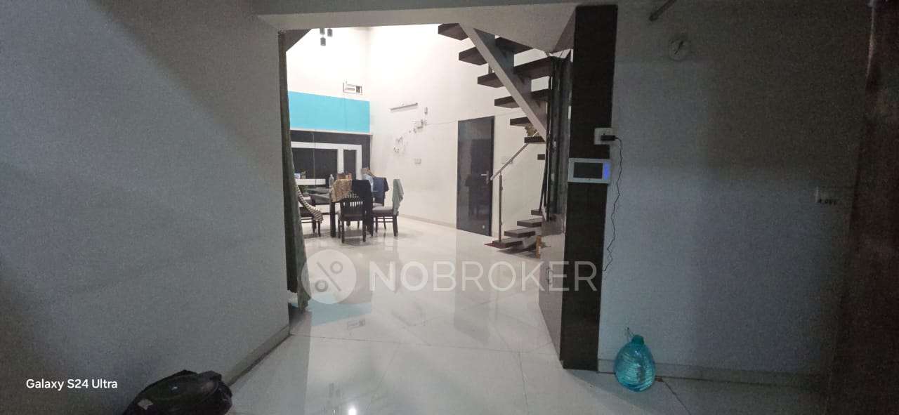 Single Room for Female In 3 BHK  In Prithvi Presidio, Hadapsar In Magarpatta Road