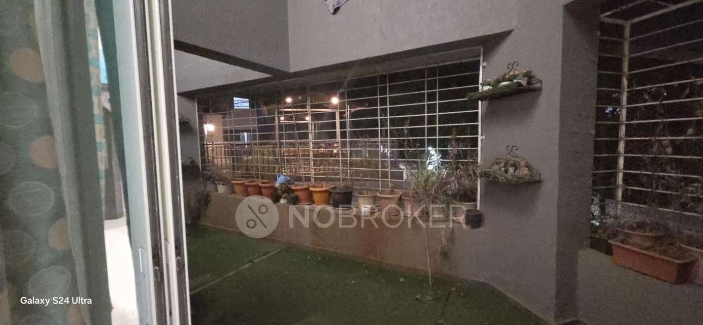 Single Room for Female In 3 BHK  In Prithvi Presidio, Hadapsar In Magarpatta Road