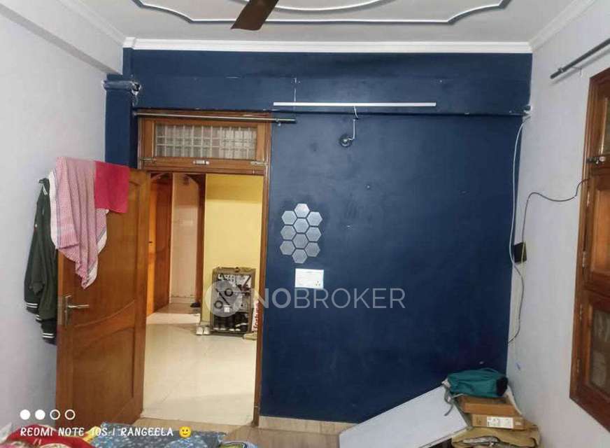 Single Room for Male In 3 BHK  In Sector 44,chhalera