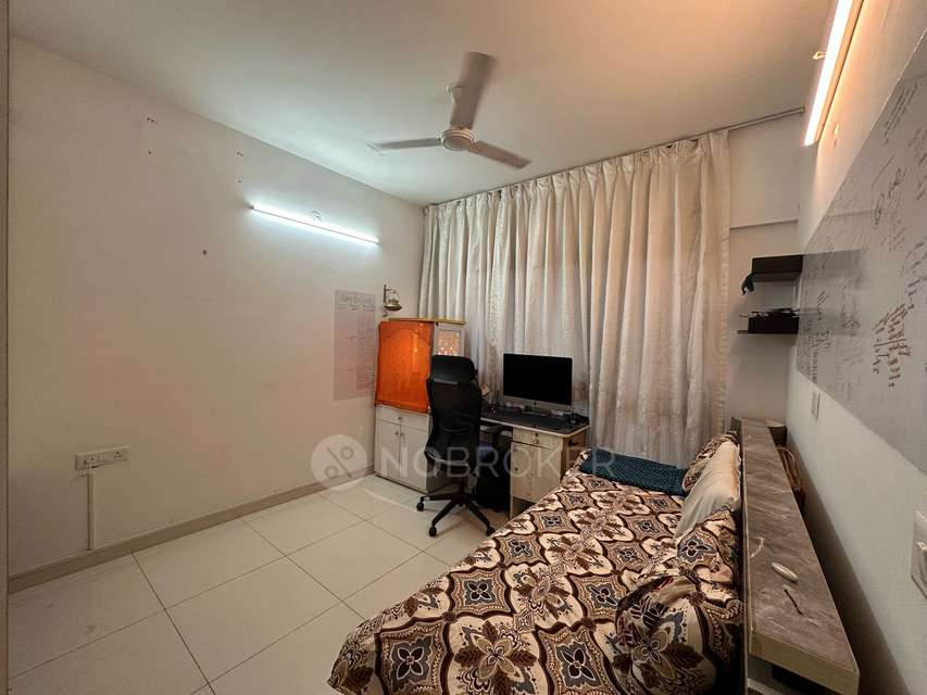 2 BHK Flat In Amanora Gold Towers, Hadapsar for Rent  In  Amanora Park Town, Pune