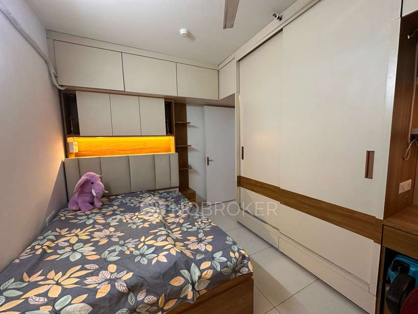 2 BHK Flat In Amanora Gold Towers, Hadapsar for Rent  In  Amanora Park Town, Pune