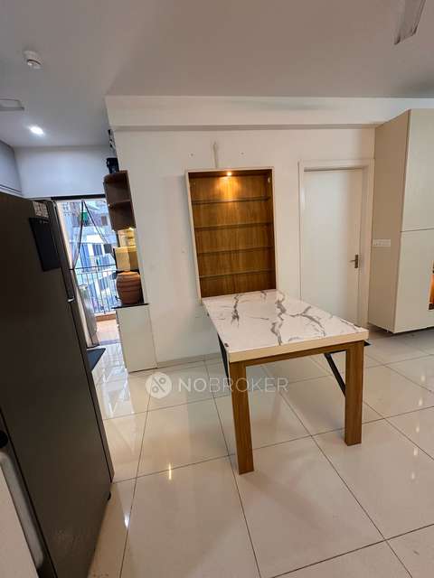 2 BHK Flat In Amanora Gold Towers, Hadapsar for Rent  In  Amanora Park Town, Pune