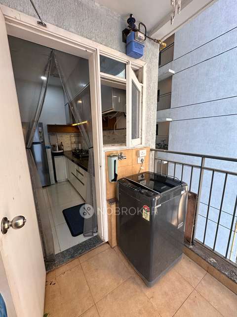 2 BHK Flat In Amanora Gold Towers, Hadapsar for Rent  In  Amanora Park Town, Pune