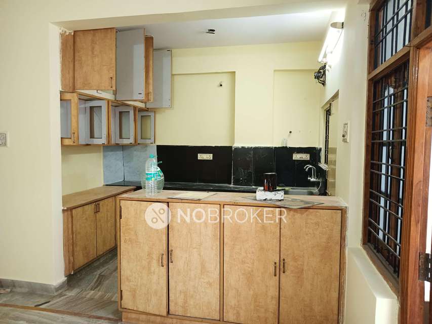 2 BHK Flat In Gauthami Paradise For Sale  In Masjid Bandha