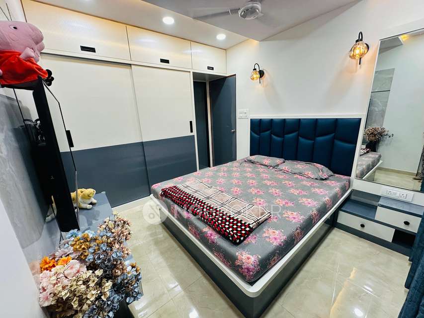 2 BHK Flat In Shiv Ratnam For Sale  In Malad East 