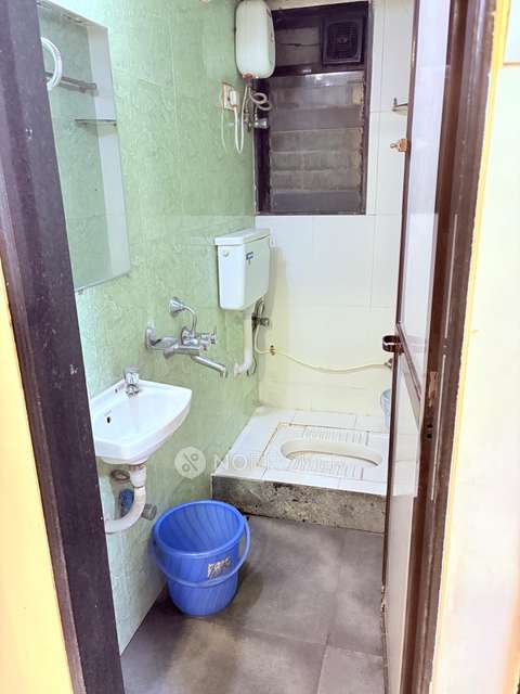 1 BHK Flat In Shree Ganesh Chs Malad For Sale  In Malad East