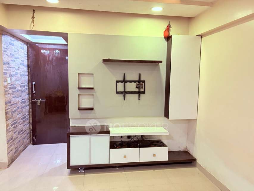1 BHK Flat In Shree Ganesh Chs Malad For Sale  In Malad East